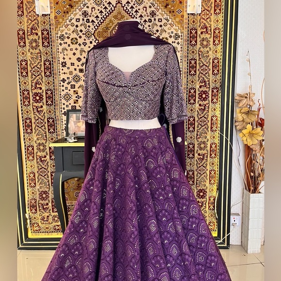 Heavy designer lehenga set - Picture 4 of 15